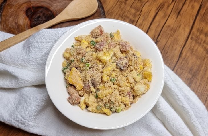 Farofa de bacon com ovo fácil