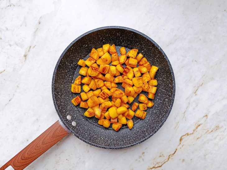 Bananas na frigideira, fritas.