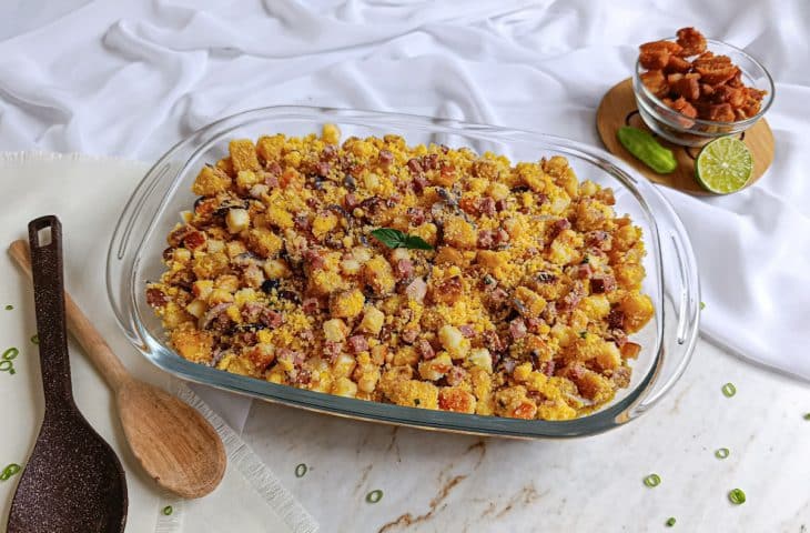 Farofa de cuscuz com calabresa