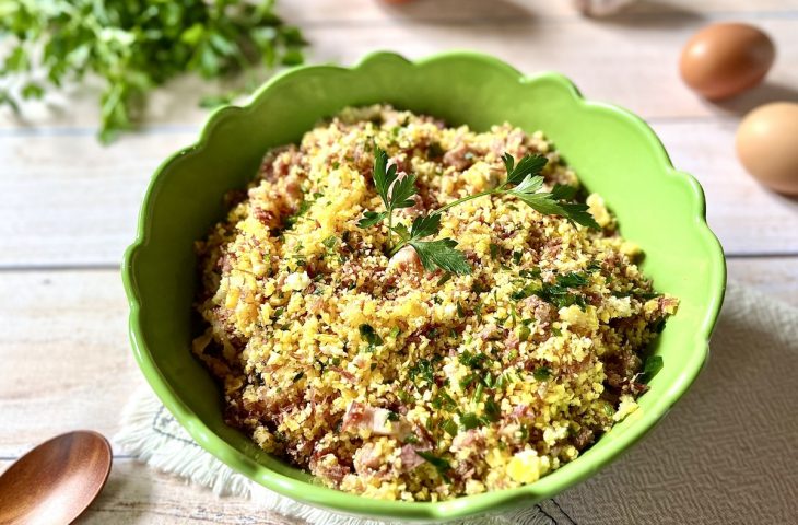 Farofa de cuscuz com ovo