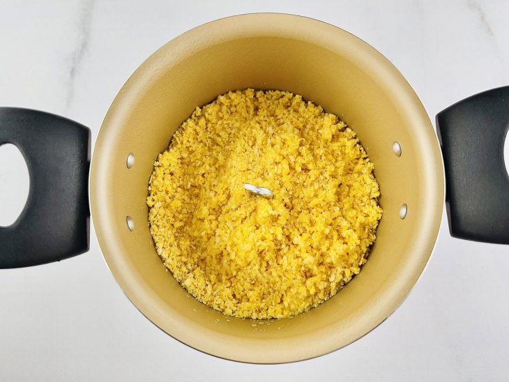 Cuscuz na cuscuzeira.