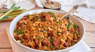 Farofa de feijão-fradinho e bacon