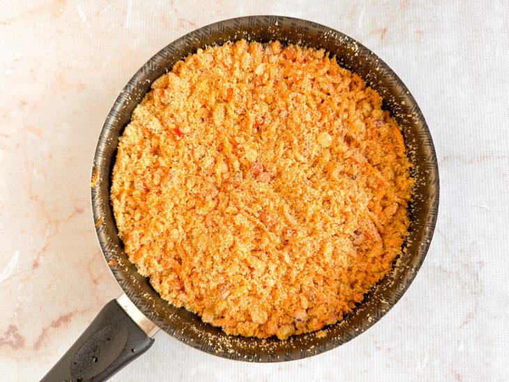 Restante da farofa adicionada.