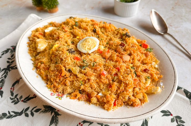 Farofa de Natal com uvas-passas e bacon