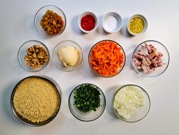 Ingredientes reunidos na bancada.