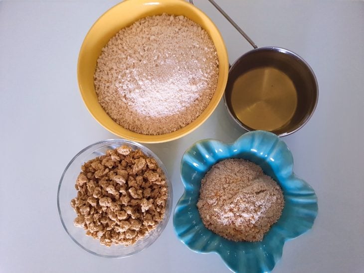 Uma bancada com os ingredientes.