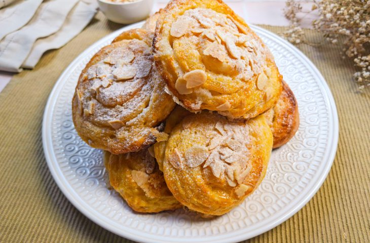 Fatias húngaras com lâminas de amêndoas