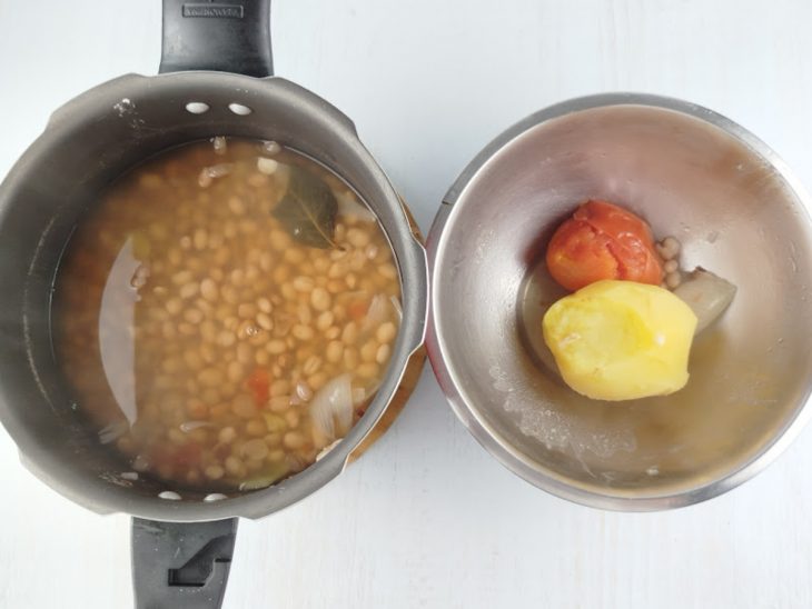 Legumes cozidos retirados da panela.