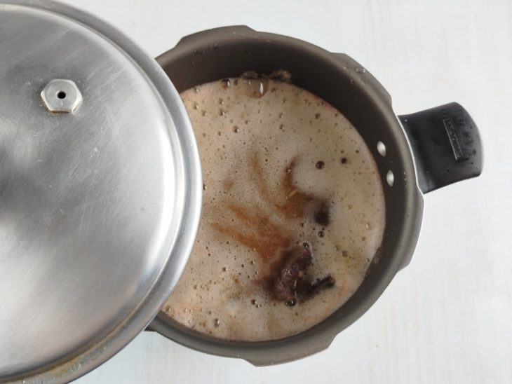 Tampa para fechar a panela.