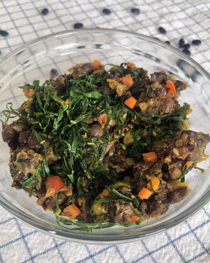 Feijão tropeiro vegano