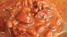 Feijão vermelho com linguiça e beterraba