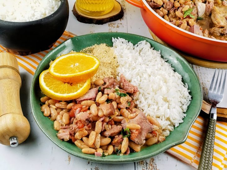 Feijoada branca servida.