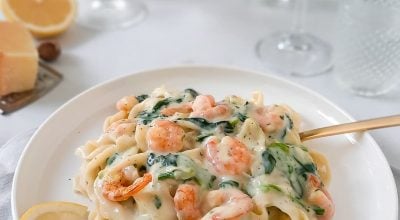 Fettuccine ao creme de espinafre e camarões