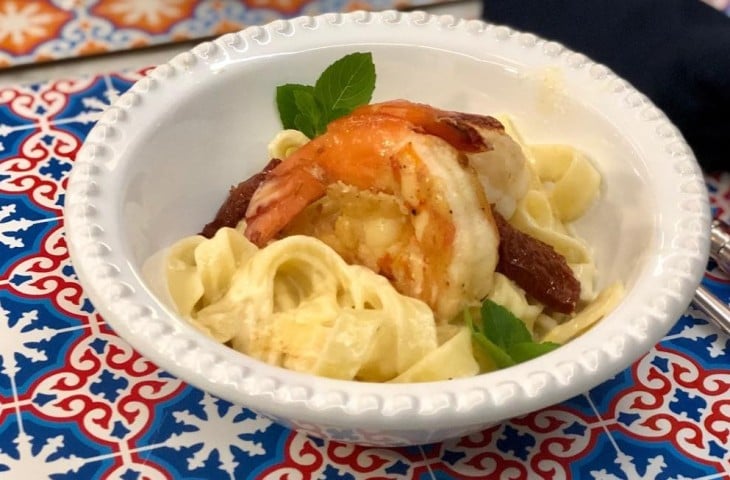 Fettuccine ao limone com camarão