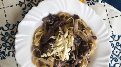 Fettuccine com ragu de cogumelos