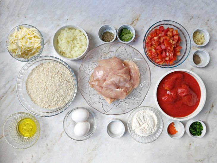 Ingredientes reunidos na bancada.