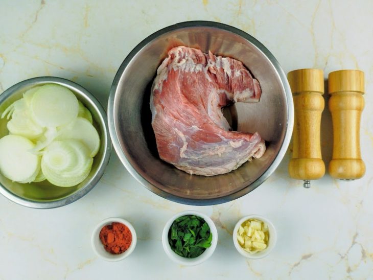 ingredientes reunidos na bancada.