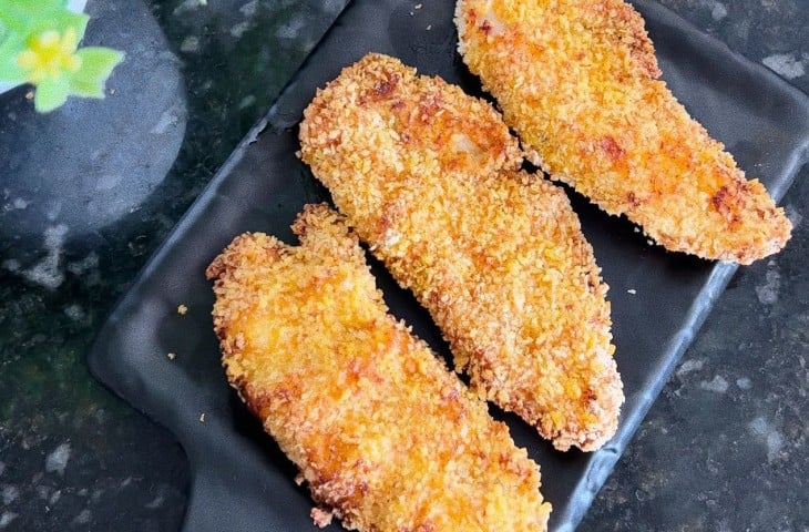 Filé de frango à parmegiana com cheddar