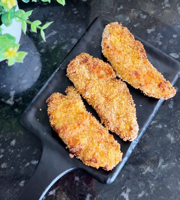 Filé de frango à parmegiana com cheddar