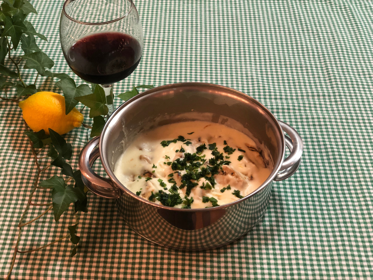 Filé de frango ao molho de limão com queijo