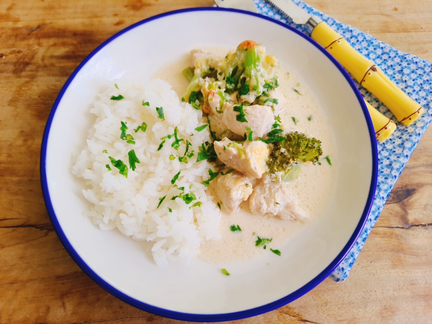 Filé de frango com brócolis e molho branco