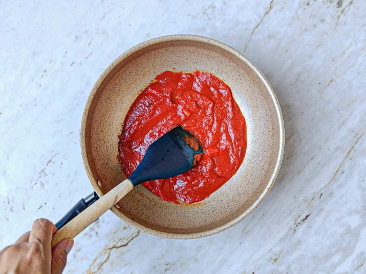 Passata adicionada na frigideira.