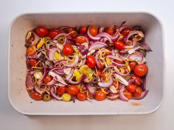 Legumes assados no refratário.