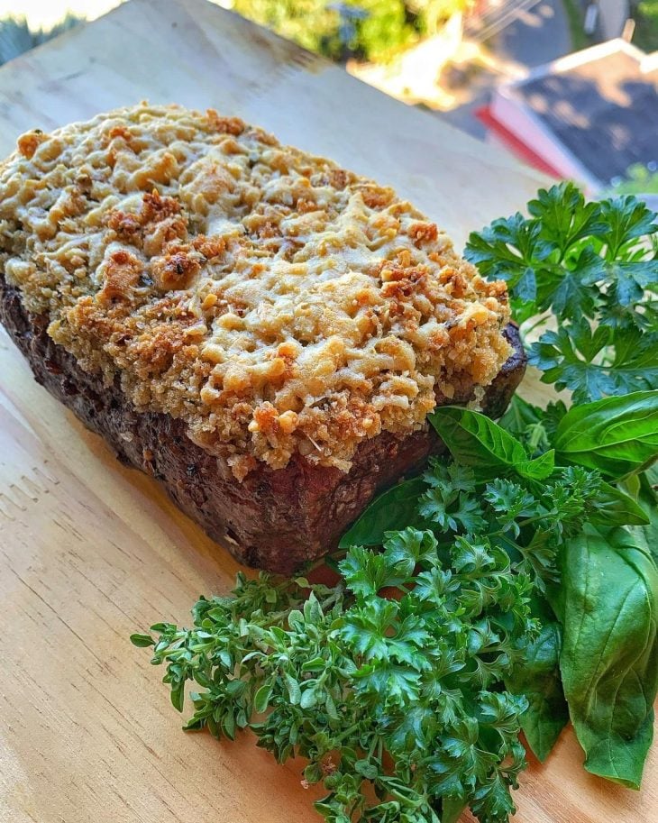 Filé mignon com crosta de panko e ervas