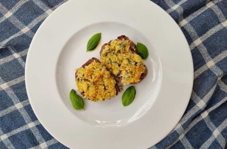 Filé mignon com crosta de parmesão