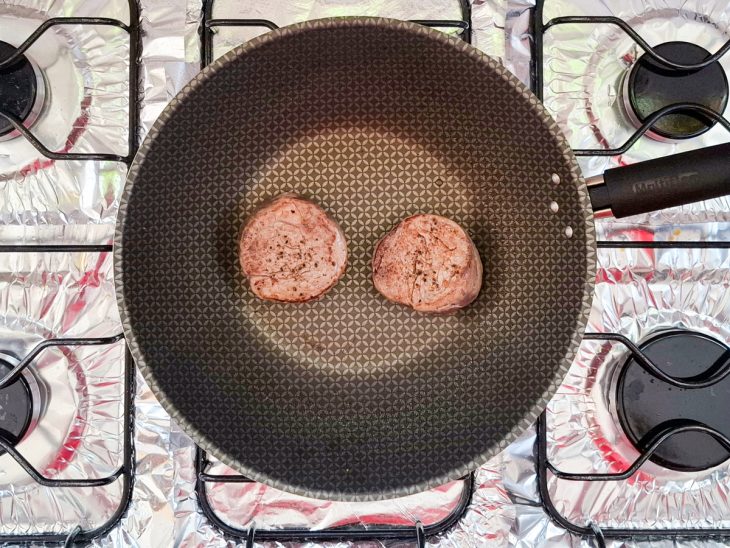 filé mignon grelhado em frigideira.