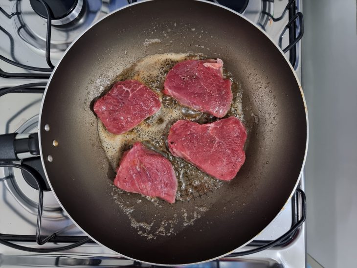 Filé mignon com molho de vinho tinto - Passo a Passo