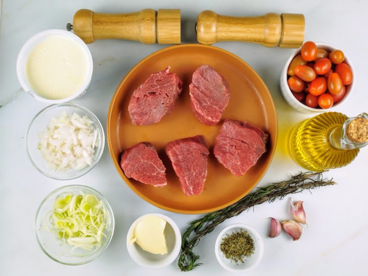 ingredientes para filé mignon separados e porcionados.
