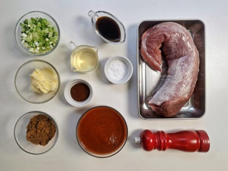 Uma bancada com os ingredientes.