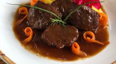 Filé mignon suíno ao molho de tamarindo