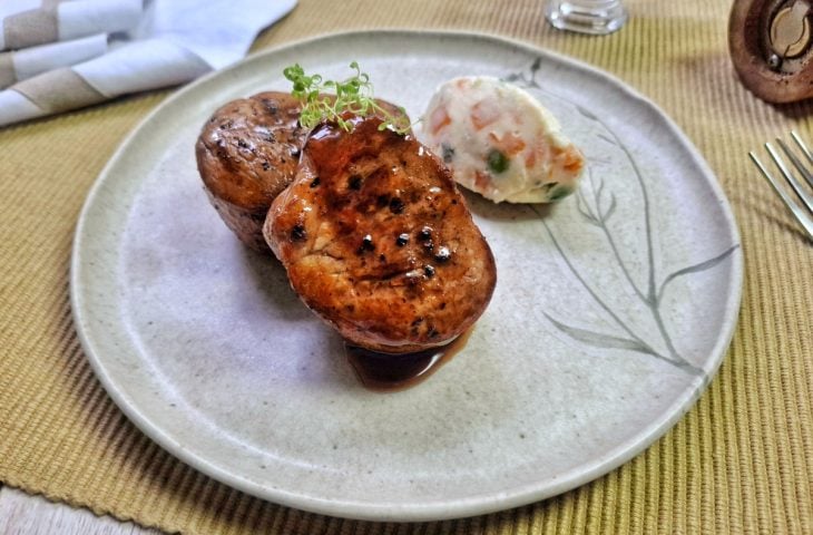 Filé mignon suíno com molho de vinho