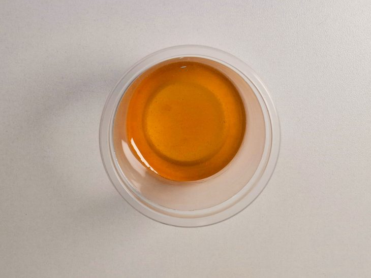 Parte do caramelo em uma das forminhas.