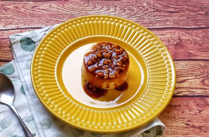 Flan de doce de leite com caramelo crocante