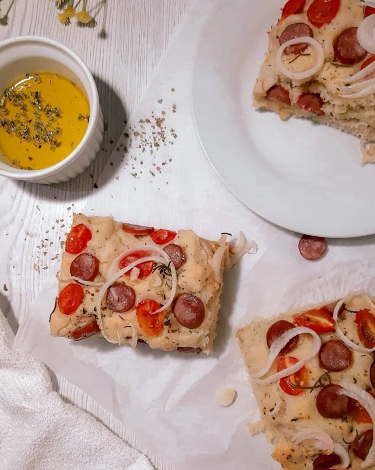 Focaccia com linguicinha calabresa