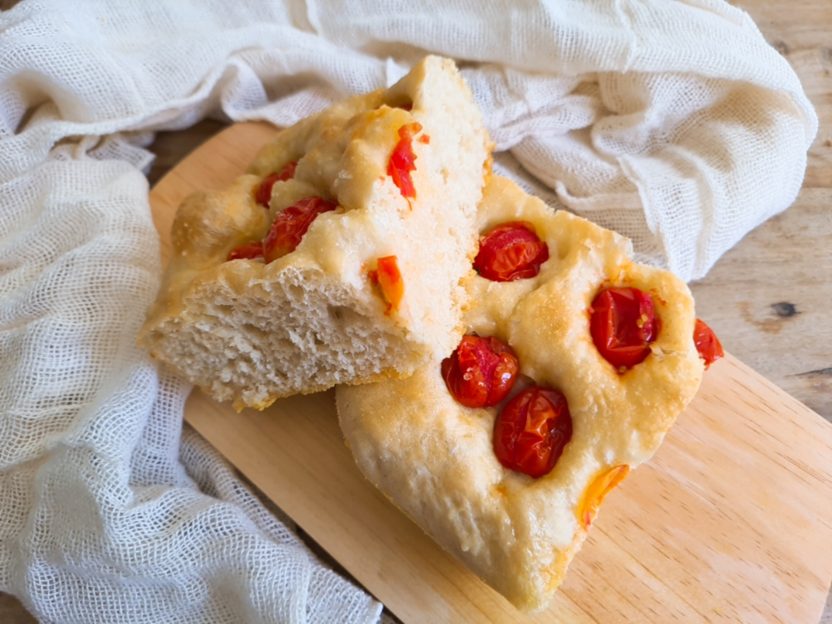 Focaccia com tomate-cereja