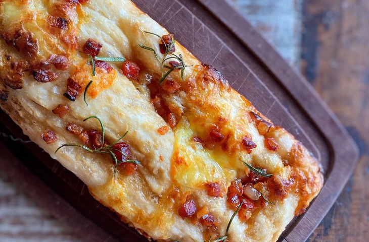 Focaccia fácil com bacon