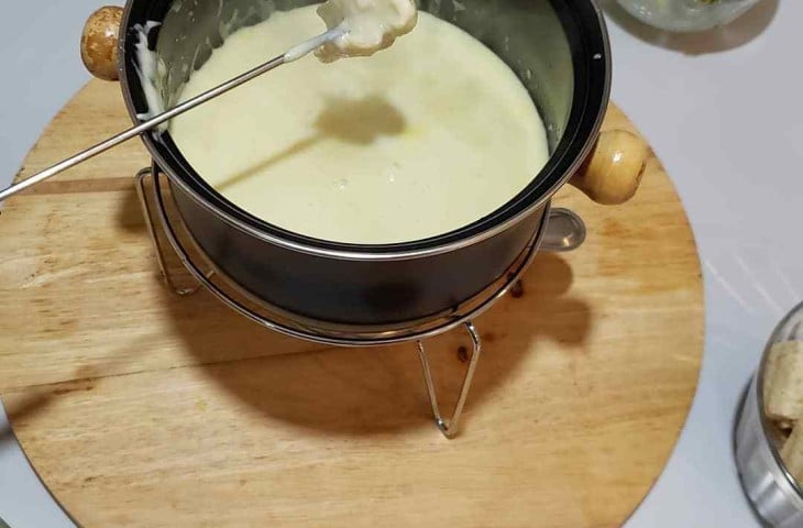 Fondue de queijo sem vinho