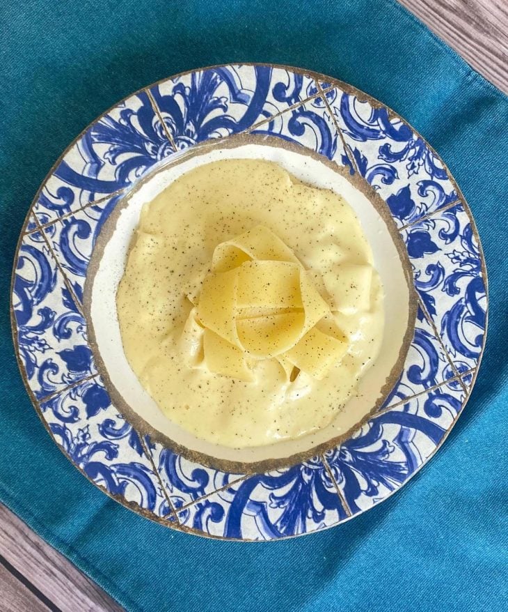 Fonduta de queijos com massa