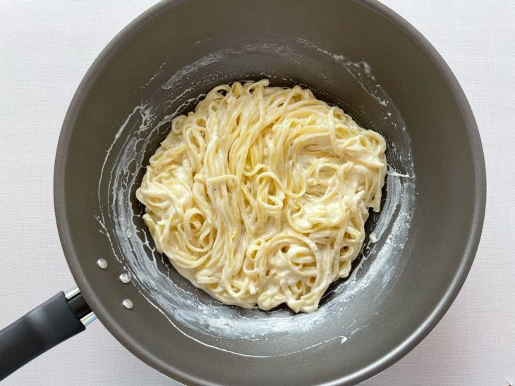 Massa com o molho cremoso.