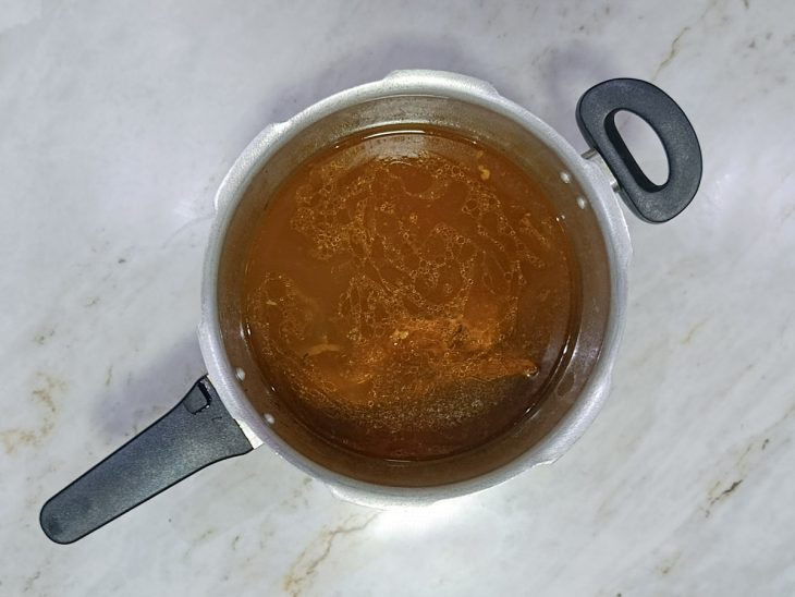 Carne cozida na panela.