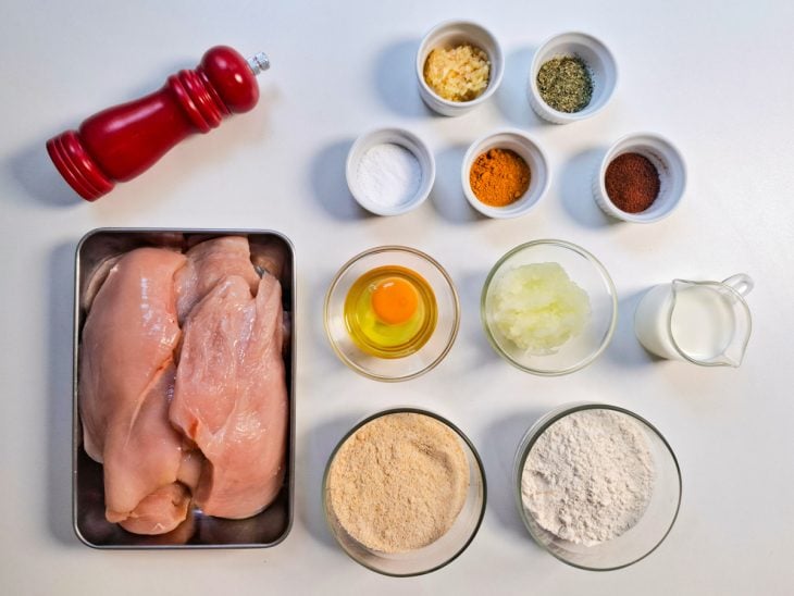 Ingredientes para a receita reunidos em uma bancada.