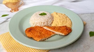 Frango à milanesa com creme de milho