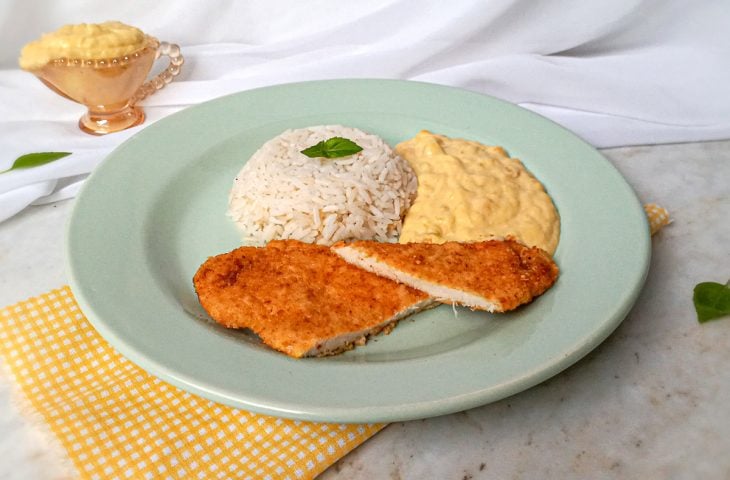 Frango à milanesa com creme de milho