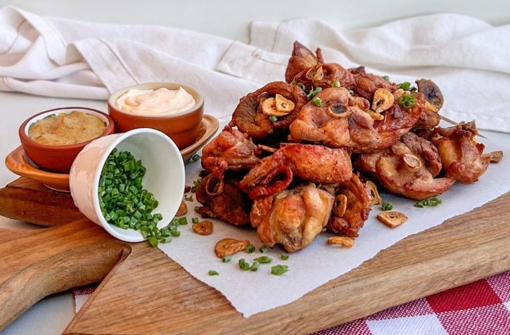 Frango a passarinho ao alho e óleo