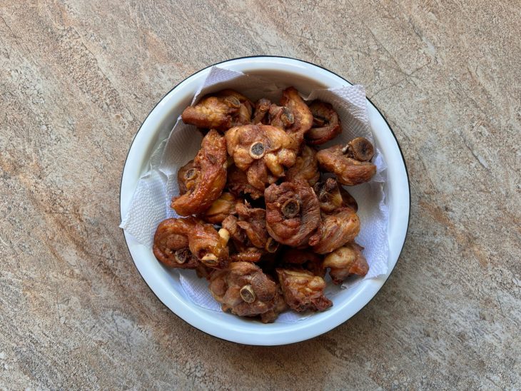 frango frito em corte frango a passarinho