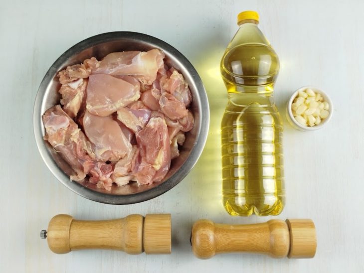 Ingredientes separados na bancada.